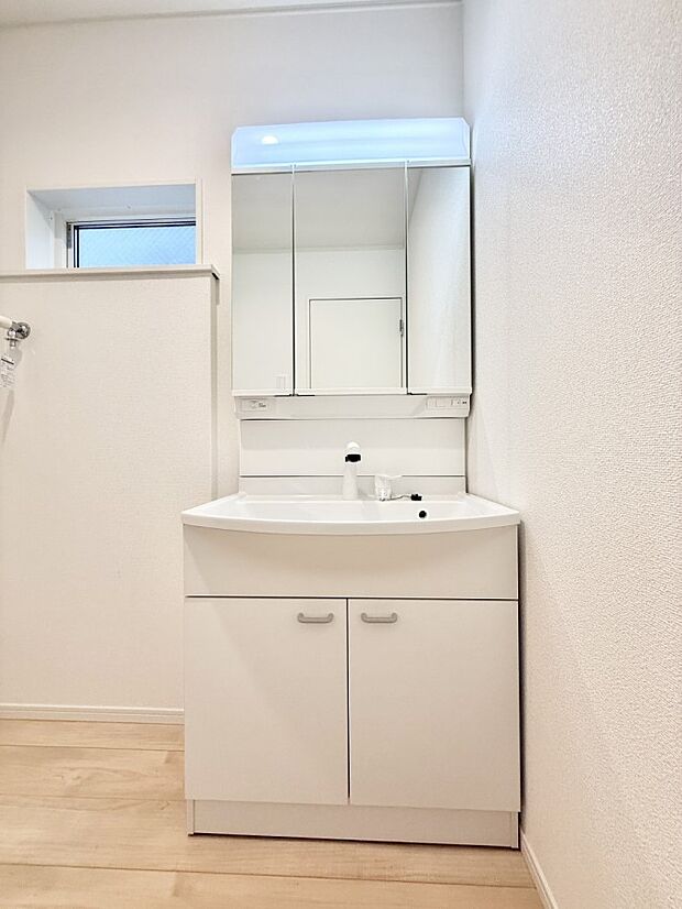 【洗面台・洗面所】■明るい洗面所は毎朝の歯磨きも楽しくできちゃいそうです♪