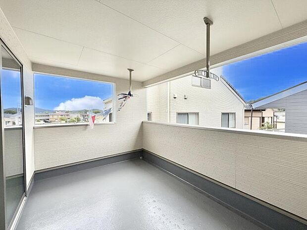 【バルコニー】■ 朝のコーヒーや夜の星空を楽しむ、癒しの場所