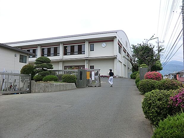 秦野市立南中学校（約1,100m・徒歩14分）