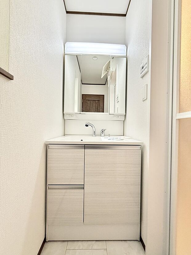 【洗面台・洗面所】■朝の準備がスムーズにできる広さです