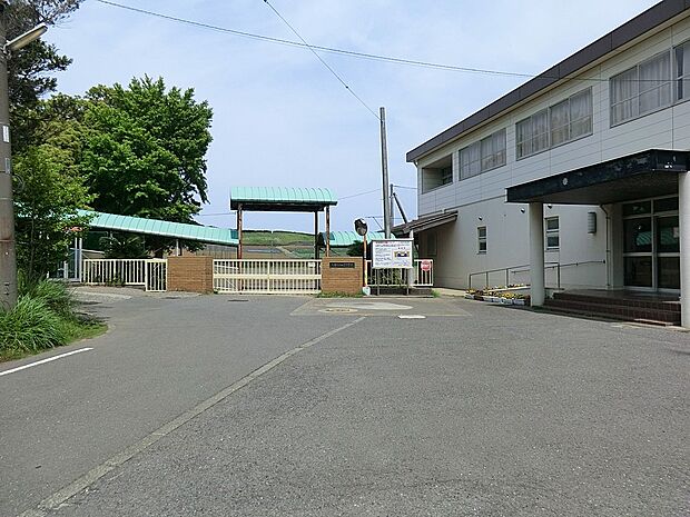 三浦市立初声中学校(約2,400m・徒歩30分)