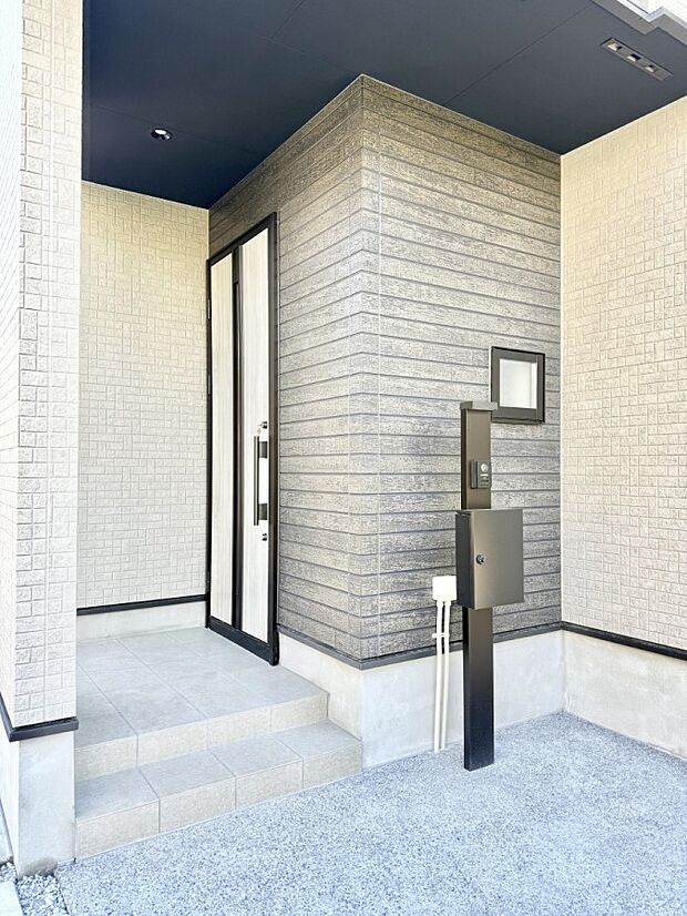 【玄関】■ 帰るたびにホッとする、安心感のある佇まい