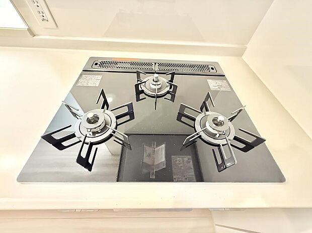 【3口ガスコンロ】■複数の鍋が同時に使えますね