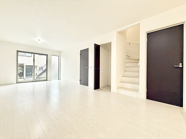 【ダイニング】■ふとした瞬間に幸せを感じる、心地よい場所