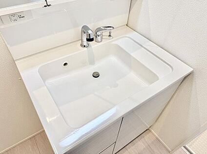 ハンドシャワー付洗面台