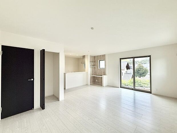 【リビング】■家族の時間を彩る、快適で癒される空間