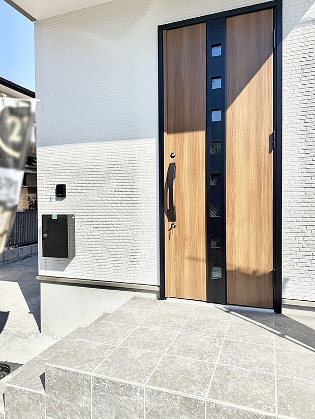 【現地外観写真】■家族みんなが笑顔で過ごせる、安心感のある住まい