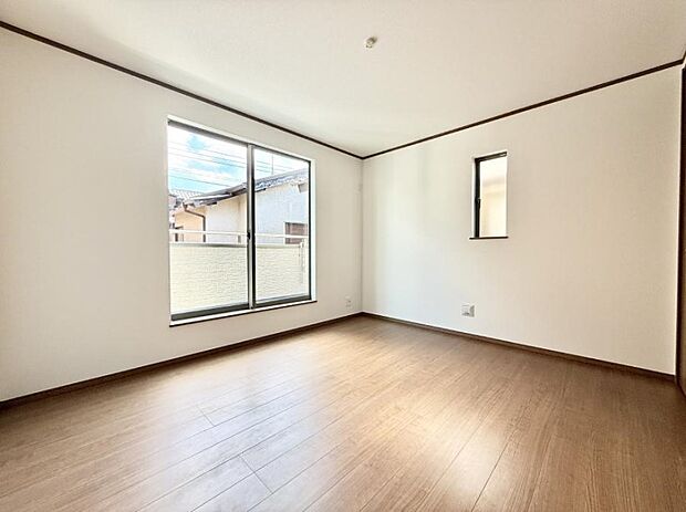 【リビング以外の居室】■清潔感あふれるお部屋で毎日を快適に過ごせます