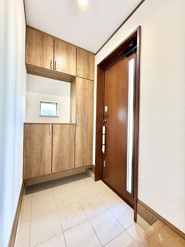 【玄関】■ シンプルで美しく、快適な暮らしの入り口