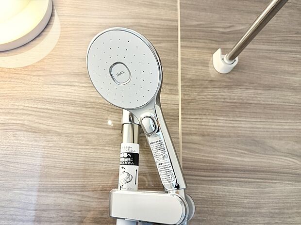 【止水シャワーヘッド】■わざわざシャワー水栓のレバーまで手を伸ばす必要がなく、簡単に止水できる