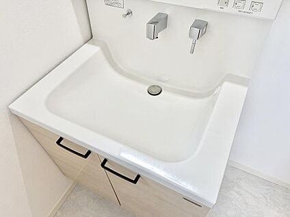 ハンドシャワー付洗面台