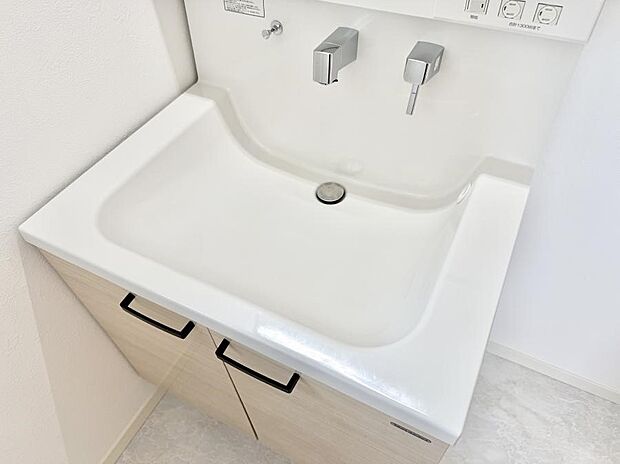 【ハンドシャワー付洗面台】■手洗いや顔を洗う時も快適に使える便利なシャワー