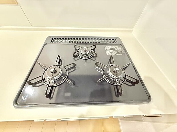 【3口ガスコンロ】■一度に多くの料理ができ便利で効率的