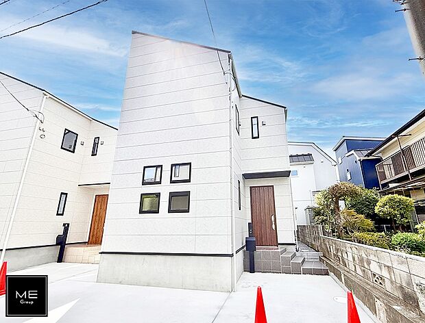 【現地外観写真】■暮らしを彩る充実した設備仕様が備わった住まい