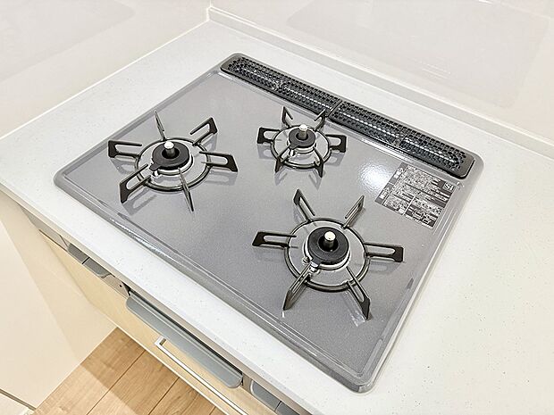 【3口ガスコンロ】■３口コンロのシステムキッチンで料理の手順もスムーズに