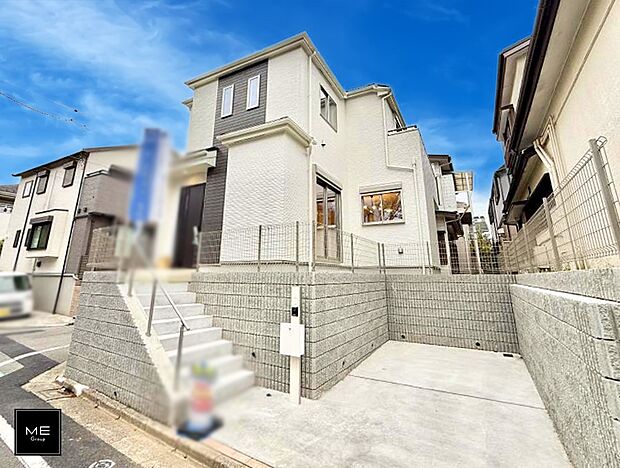 【現地外観写真】■暮らしを彩る充実した設備仕様が備わった住まい