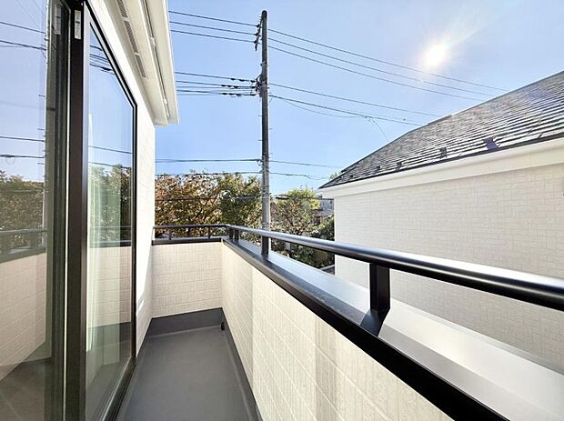 【バルコニー】■ 自然を身近に感じる、開放的なバルコニー