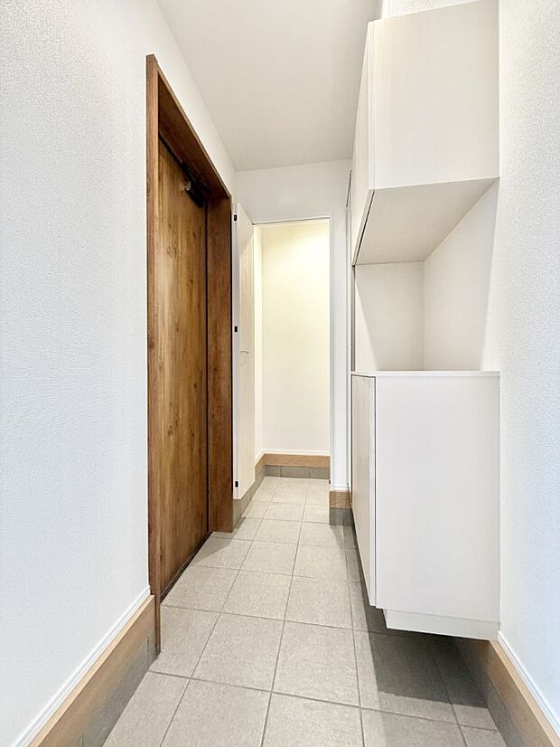 【玄関】■ シンプルで美しく、快適な暮らしの入り口