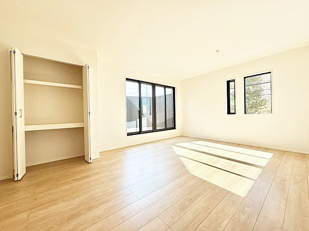 【リビング】■家族の時間を彩る、快適で癒される空間