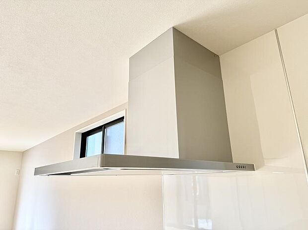 【レンジフード】■調理時の蒸気や匂いが換気扇に誘導され、効率的に排煙ができます。