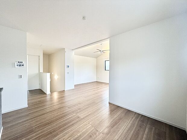 【ダイニング】■ふとした瞬間に幸せを感じる、心地よい場所