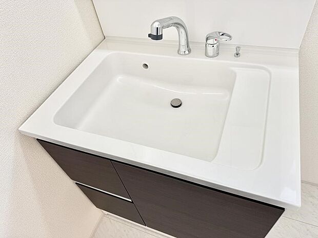 【ハンドシャワー付洗面台】■手洗いや顔を洗う時も快適に使える便利なシャワー