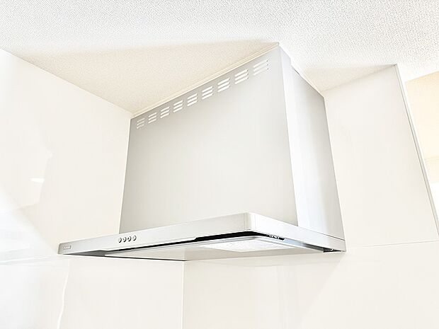 【レンジフード】■調理時の蒸気や匂いが換気扇に誘導され、効率的に排煙ができます。