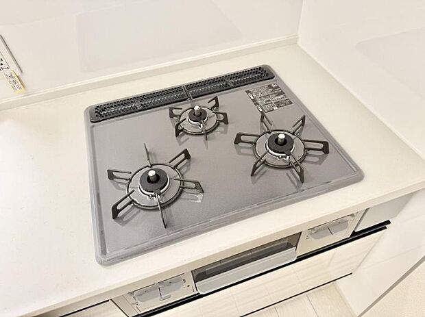 【3口ガスコンロ】■一度に多くの料理ができ便利で効率的