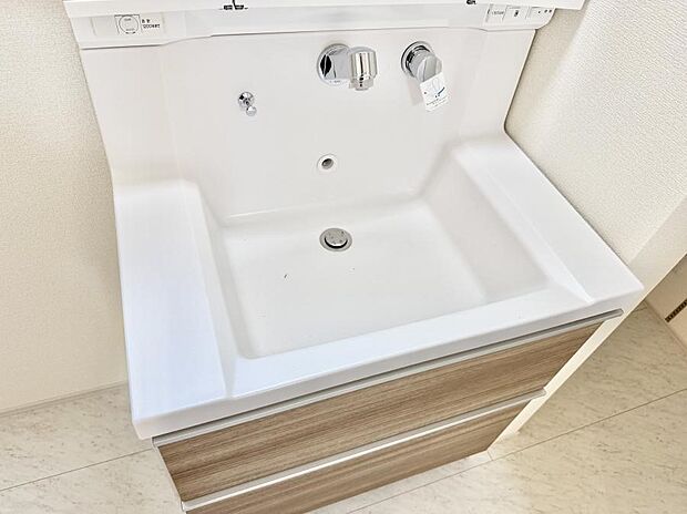 【ハンドシャワー付洗面台】■手洗いや顔を洗う時も快適に使える便利なシャワー