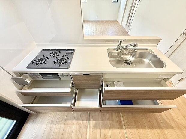 【キッチン】■家族の絆を深める、温もりのあるキッチン