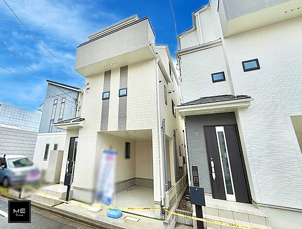 【現地外観写真】■暮らしを彩る充実した設備仕様が備わった住まい