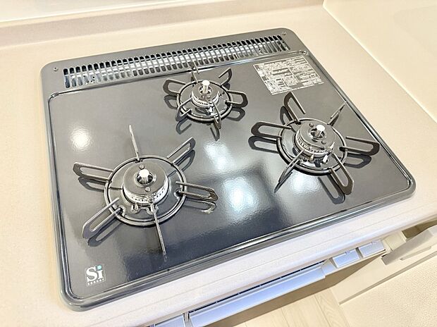 【3口ガスコンロ】■一度に多くの料理ができ便利で効率的