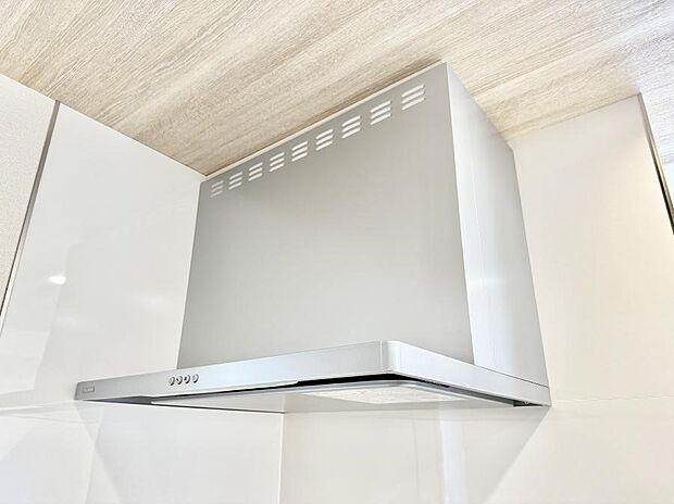 【レンジフード】■調理時の蒸気や匂いが換気扇に誘導され、効率的に排煙ができます。