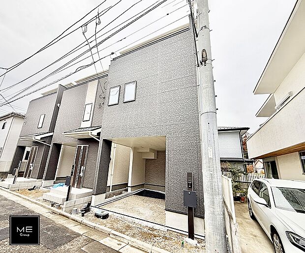 【現地外観写真】■暮らしを彩る充実した設備仕様が備わった住まい