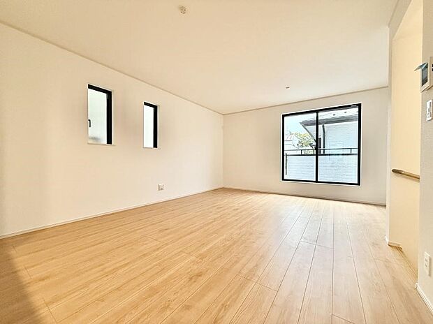 【リビング】■くつろぎと笑顔が集まる、心温まるリビング