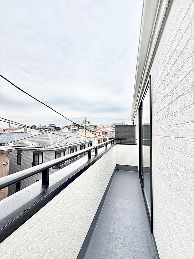 【バルコニー】■ 空を眺めながら、ほっと一息つける特別な空間