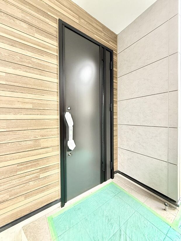 【玄関】■ 心地よい暮らしへとつながる、温かい玄関