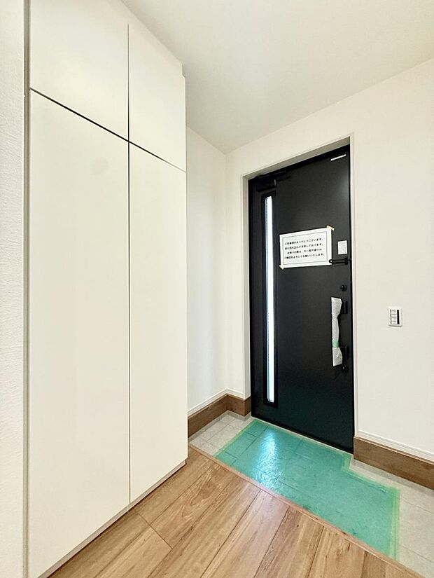 【玄関】■ シンプルで美しく、快適な暮らしの入り口