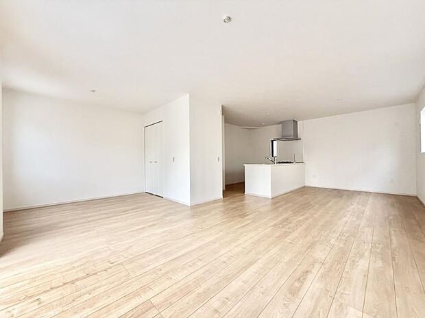 【リビング】■光と風を感じる、リラックスできる空間