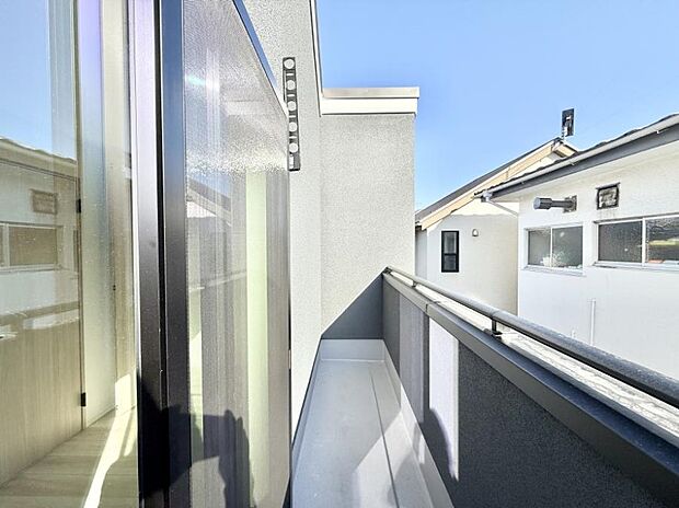 【バルコニー】■ 朝のコーヒーや夜の星空を楽しむ、癒しの場所