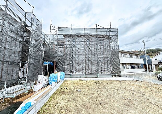 【現地外観写真】■暮らしを彩る充実した設備仕様が備わった住まい