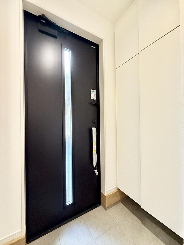 【玄関】■ シンプルで美しく、快適な暮らしの入り口