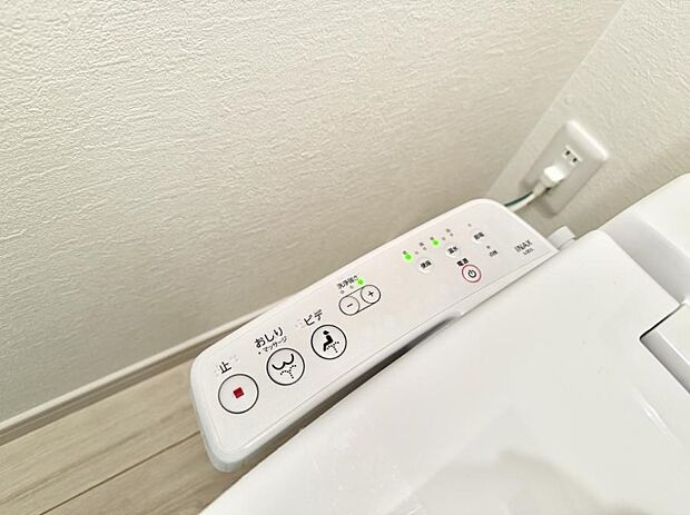 【シャワートイレ】■温水洗浄で快適、清潔感が保たれるシャワートイレ