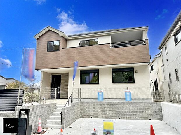 【現地外観写真】■暮らしを彩る充実した設備仕様が備わった住まい