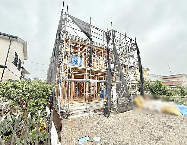 【現地外観写真】■暮らしを彩る充実した設備仕様が備わった住まい