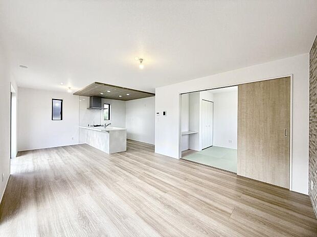 【リビング】■光と風を感じる、リラックスできる空間