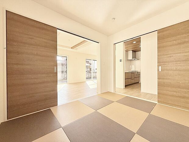 【リビング以外の居室】■清潔感あふれるお部屋で毎日を快適に過ごせます