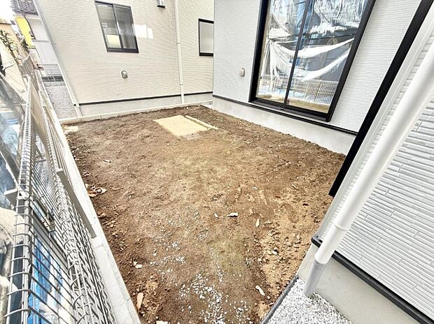 【庭】■季節の移ろいを感じられる、落ち着いた雰囲気の屋外空間