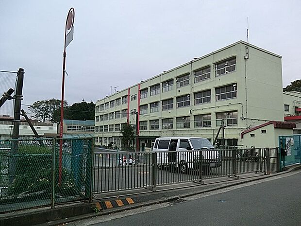 横浜市立長津田小学校(約650m・徒歩9分)