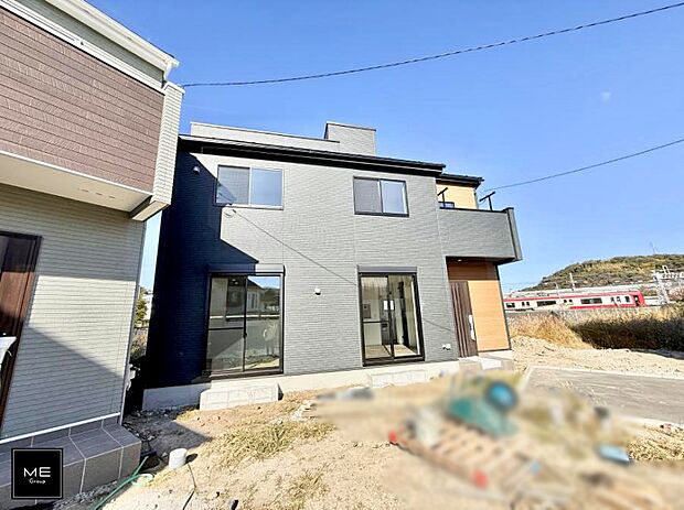 【現地外観写真】■家族みんなが笑顔で過ごせる、安心感のある住まい